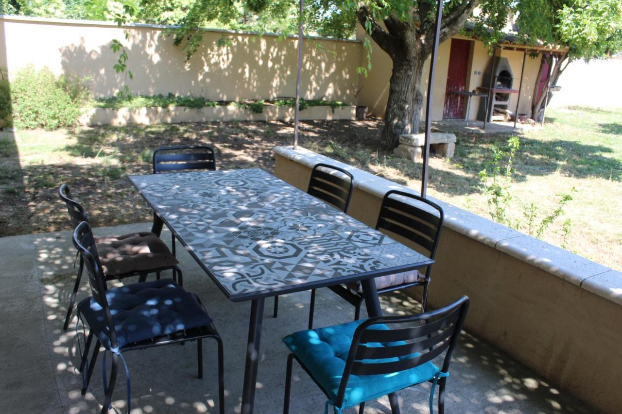 Mas La Gentille ,,, A La Campagne , Beautiful Outdoor , Swimming Pool , Pool House , Nice Green Garden , Bbq ,,, Only For You , Pour Passer Un Sejour Inoubliable Pernes-les-Fontaines Esterno foto