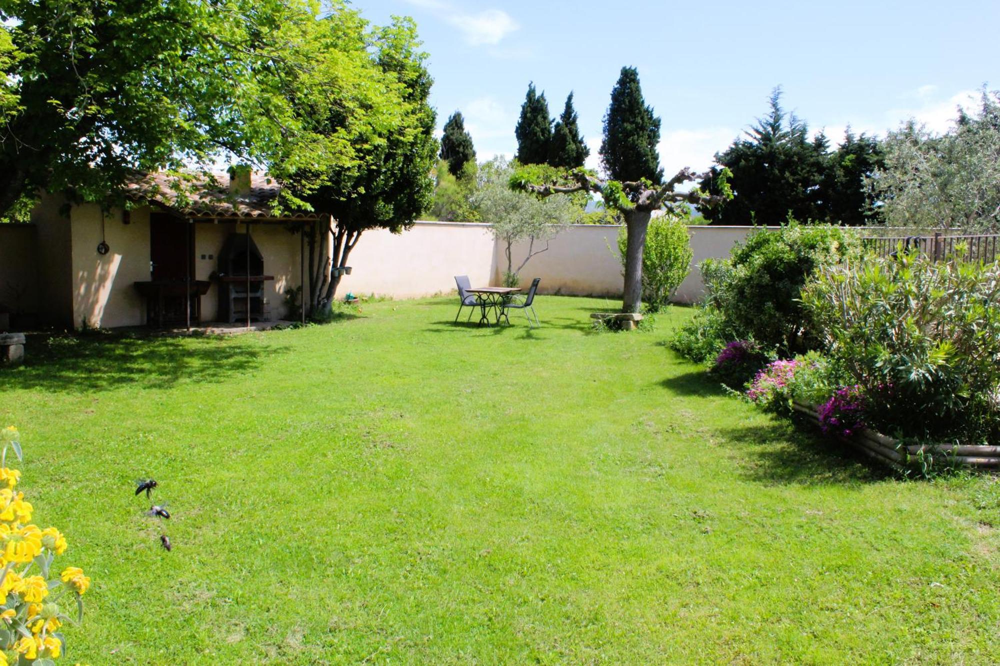 Mas La Gentille ,,, A La Campagne , Beautiful Outdoor , Swimming Pool , Pool House , Nice Green Garden , Bbq ,,, Only For You , Pour Passer Un Sejour Inoubliable Pernes-les-Fontaines Esterno foto